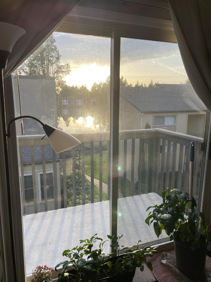 Shared Space With Private Room In Beautiful Lakefront Apartment Federal Way Exteriör bild