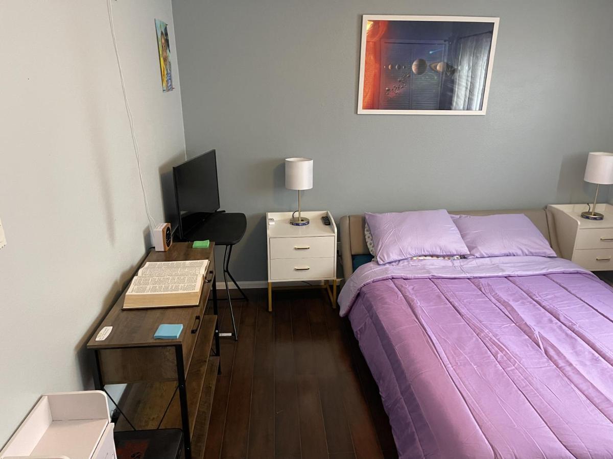 Shared Space With Private Room In Beautiful Lakefront Apartment Federal Way Exteriör bild