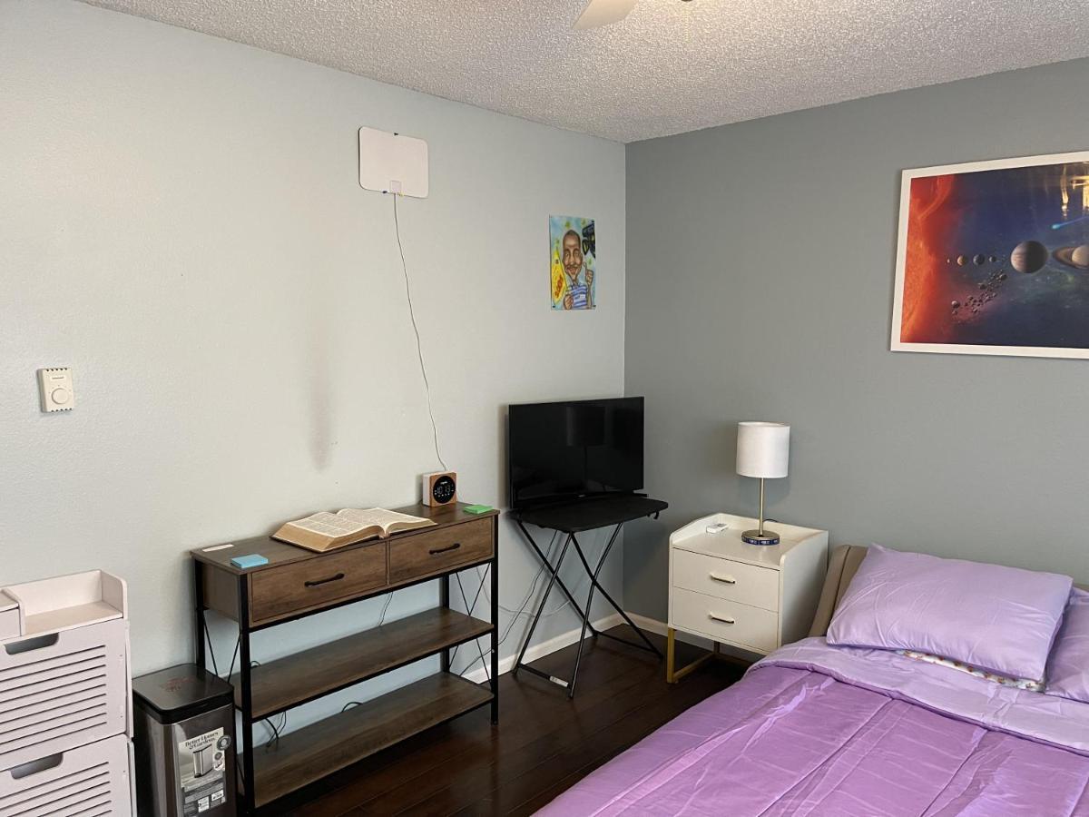 Shared Space With Private Room In Beautiful Lakefront Apartment Federal Way Exteriör bild